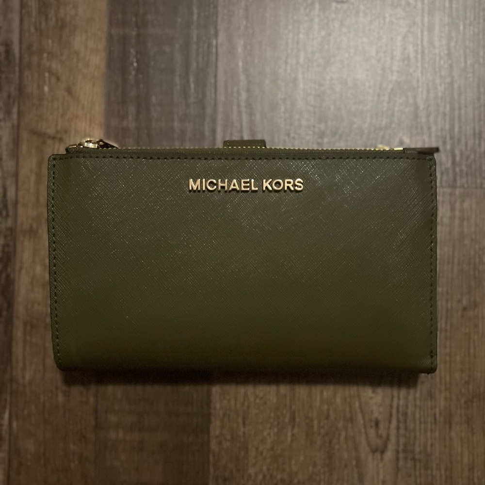 🌟SOLD🌟 Michael Kors smartphone wallet